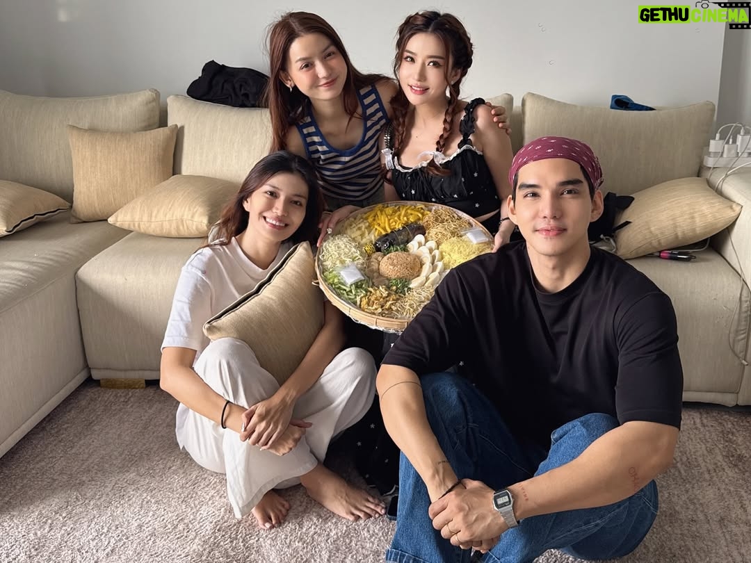 Nan Su Yati Soe - 1.1K Likes - #holiday #homeparty #chitchat #friends #friends