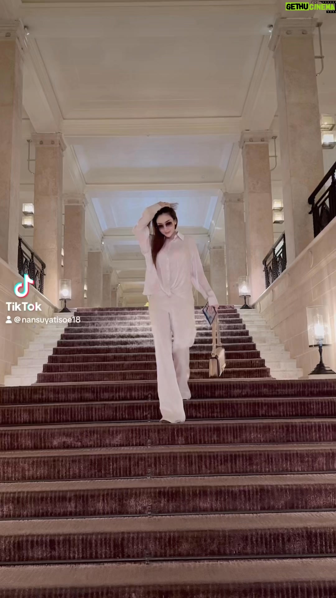 Nan Su Yati Soe - 1.5K Likes - #ootd