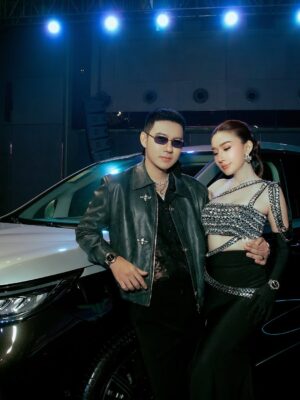 Nan Su Yati Soe Instagram - Black #couple#voyah #lauching 🖤