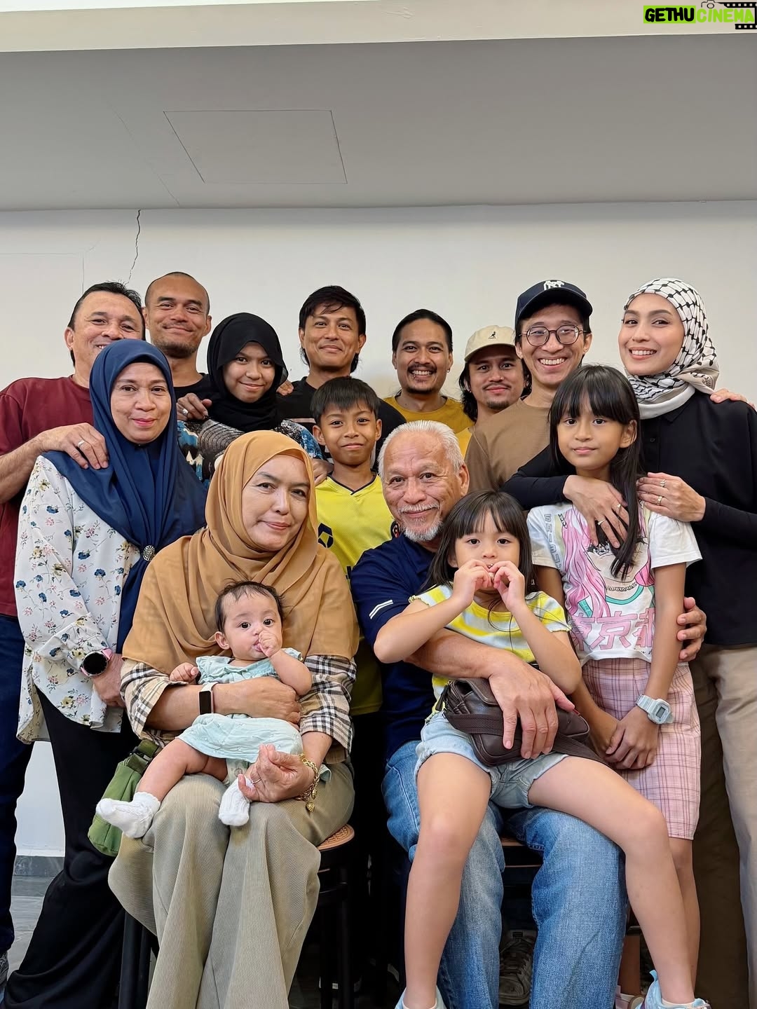 Nana Mahazan - 1.3K Likes - Walau seketika 🤍

Drive safe semua yang pulang kekampung atau kemana jua tujuaannya.. Happy holiday semua 😘