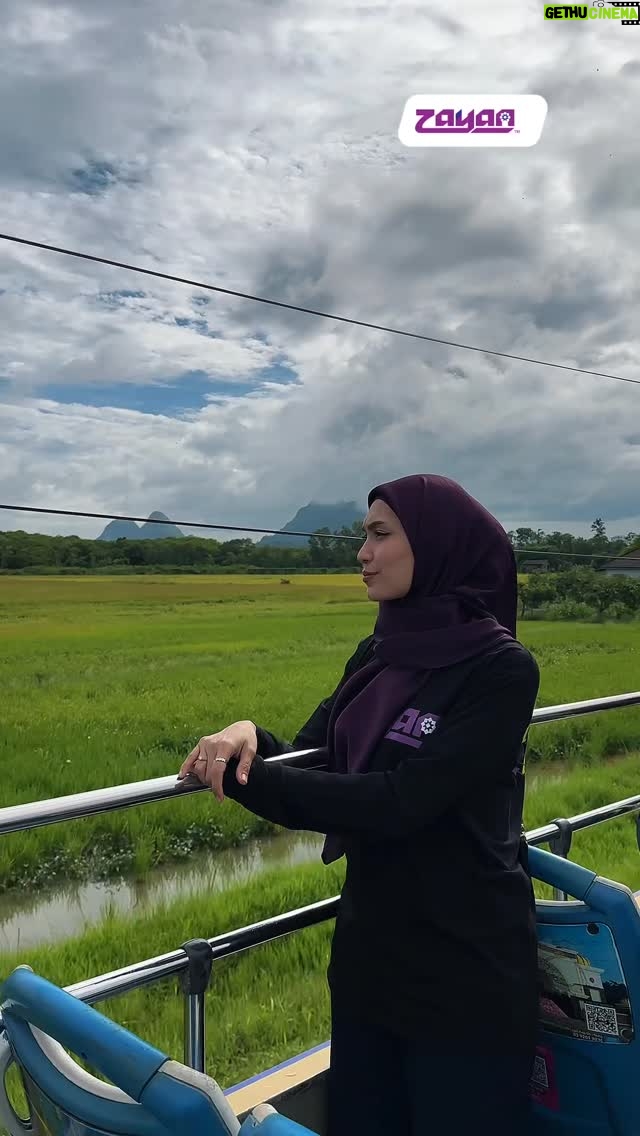 Nana Mahazan - 1.7K Likes - Seronok betul lah naik bas pusing Perlis waktu pagi. Cuaca pula cantik snagat. Tapi @faizalfbi76 tu kenapa ? 😂

#ZayanShare