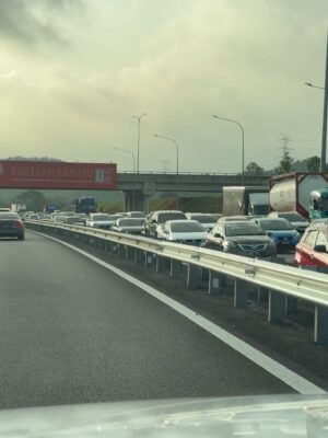 Nana Mahazan Instagram - Walau seketika 🤍
Drive safe semua yang pulang kekampung atau kemana jua tujuaannya.. Happy holiday semua 😘