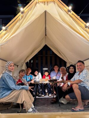 Nana Mahazan Instagram - A quick (but oh-so-meaningful) getaway with the people who love you unconditionally, never asking for anything in return.
Celebrated my MIL’s birthday and so happy Mak & Abah joined the fun too… yay! 🥰
Lepas Subuh n bfast tadi terus gerak balik KL sorang-sorang sebab ada event kat Pavilion KL today. Briefing & rehearsal at 11 AM, event starts 5 PM. Let’s gooo! Jumpa sana guysss.. 😘