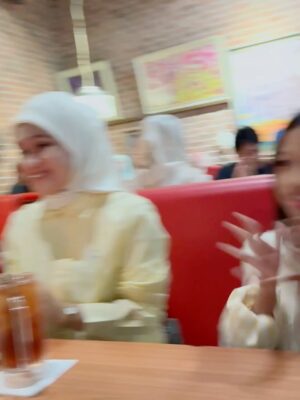 Nana Mahazan Instagram - Happy birthday my bff Angah @norliekamarudin 😘 rasa mcm 800 tahun xlepak n jumpa, plan seminit ni yg jadi.. alhamdulillah walau sekejap.. Take care angah, Nana always doakan yg terbaik utk angah.. love you 🤍 nnt kota mkn mkn ngan @madisje @sitisalbiahali_ @ainzahari ogeh..