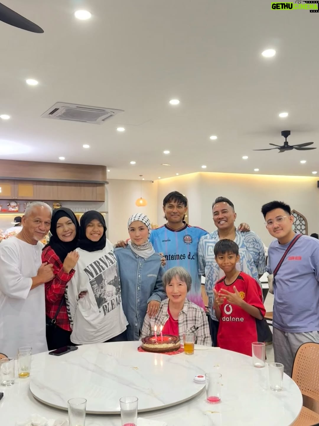 Nana Mahazan - 2.1K Likes - A quick (but oh-so-meaningful) getaway with the people who love you unconditionally, never asking for anything in return.

Celebrated my MIL’s birthday and so happy Mak & Abah joined the fun too… yay! 🥰

Lepas Subuh n bfast tadi terus gerak balik KL sorang-sorang sebab ada event kat Pavilion KL today. Briefing & rehearsal at 11 AM, event starts 5 PM. Let’s gooo! Jumpa sana guysss.. 😘