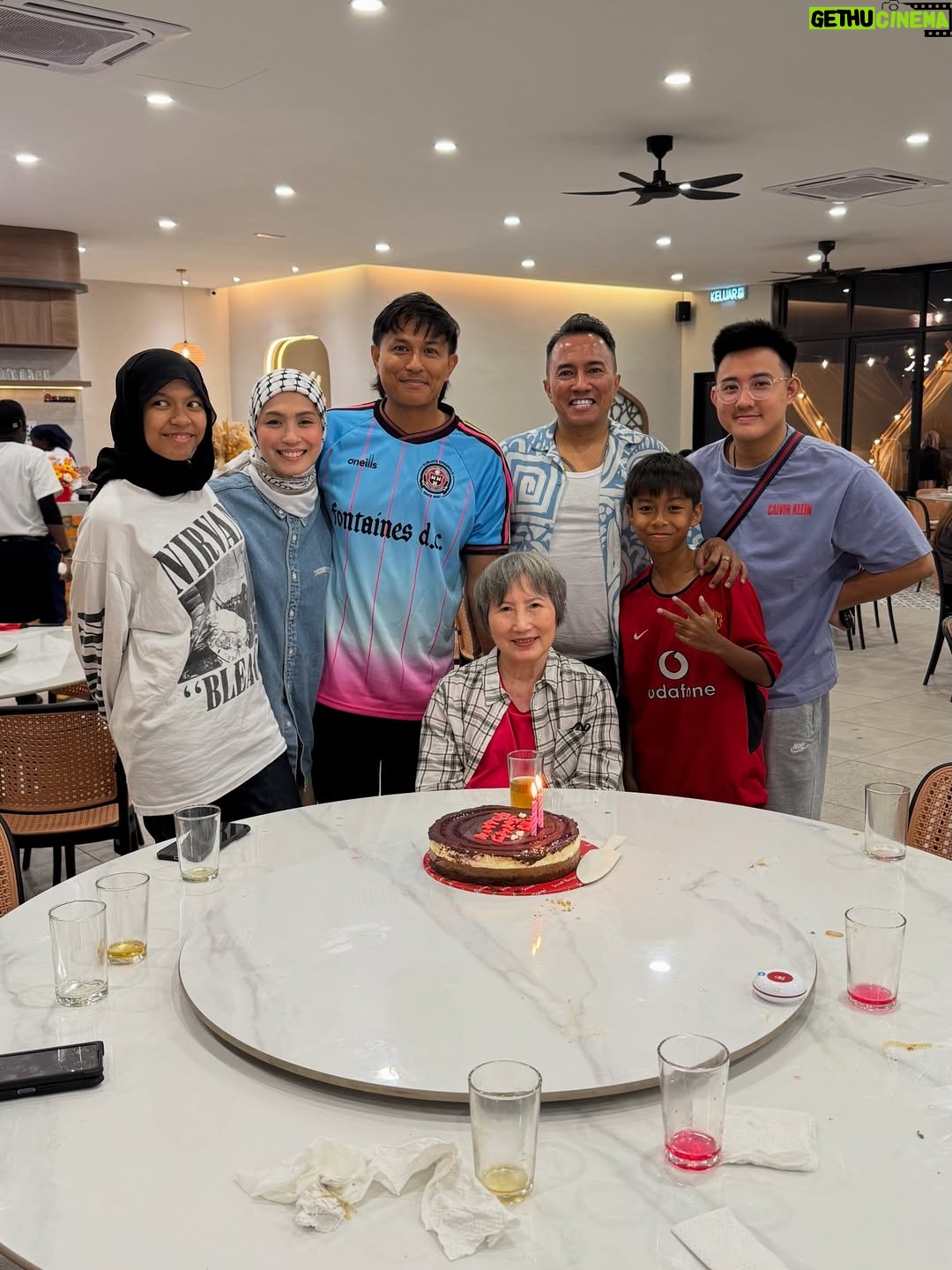 Nana Mahazan - 2.1K Likes - A quick (but oh-so-meaningful) getaway with the people who love you unconditionally, never asking for anything in return.

Celebrated my MIL’s birthday and so happy Mak & Abah joined the fun too… yay! 🥰

Lepas Subuh n bfast tadi terus gerak balik KL sorang-sorang sebab ada event kat Pavilion KL today. Briefing & rehearsal at 11 AM, event starts 5 PM. Let’s gooo! Jumpa sana guysss.. 😘