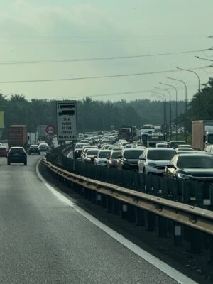 Nana Mahazan Instagram - Walau seketika 🤍
Drive safe semua yang pulang kekampung atau kemana jua tujuaannya.. Happy holiday semua 😘
