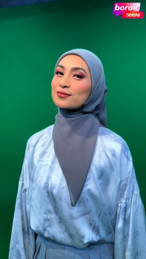 Nana Mahazan Instagram - Ni bukan fattah amin, ni patah hati siapa yang tengok. Menangis @fattahaminz dan @amiraaothman tengok ni HAHAHAHAHA
Saksikan Borak SeeNI secara langsung, Selasa-Jumaat, 11 pagi di Astro Prima dan strim di Astro Go dan juga di aplikasi seeNi!
Download aplikasi seeNI sekarang!
Bagi sesiapa yang tidak dapat tengok secara live di TV, boleh juga strim di Youtube Borak SeeNi.