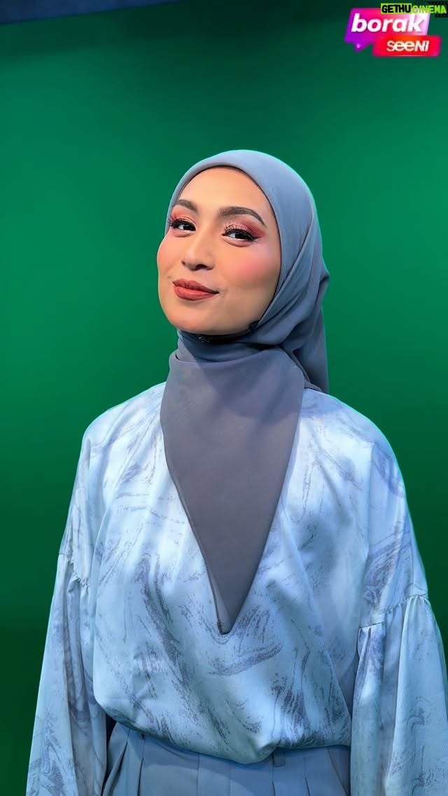 Nana Mahazan - 2.8K Likes - Ni bukan fattah amin, ni patah hati siapa yang tengok. Menangis @fattahaminz dan @amiraaothman tengok ni HAHAHAHAHA 

Saksikan Borak SeeNI secara langsung, Selasa-Jumaat, 11 pagi di Astro Prima dan strim di Astro Go dan juga di aplikasi seeNi!

Download aplikasi seeNI sekarang!

Bagi sesiapa yang tidak dapat tengok secara live di TV, boleh juga strim di Youtube Borak SeeNi.
