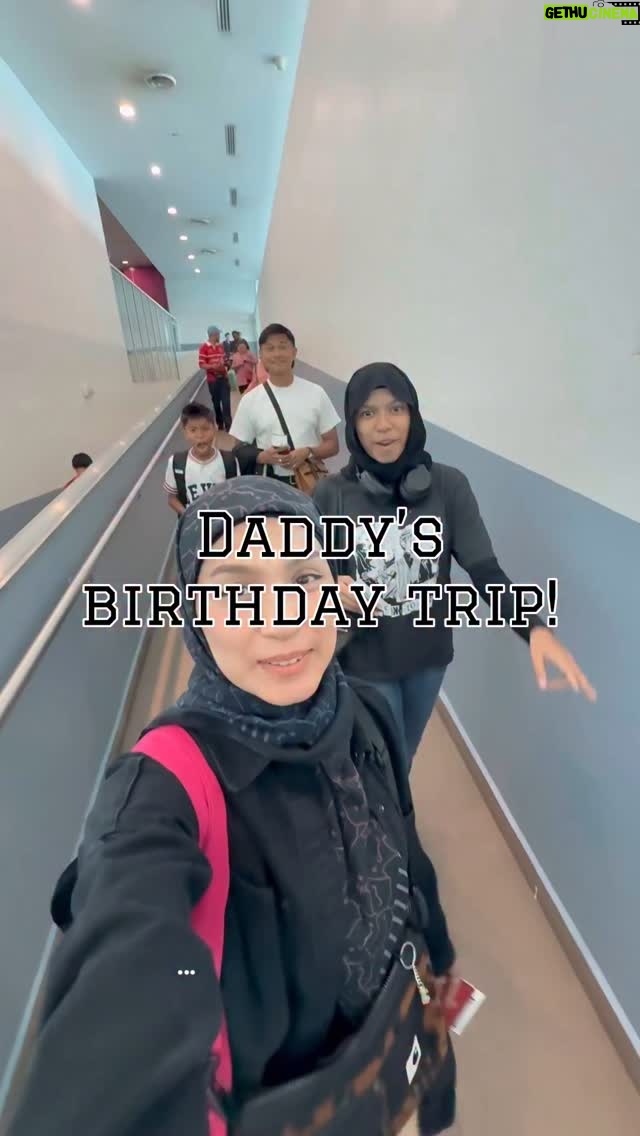 Nana Mahazan - 4.6K Likes - Happiest birthday the LOML @raqeembrian 🤍

#sampaisyurga #7thAugust #Augustbaby 

Breakdown sikit for u guys : 
We stayed in Holiday Inn Express Bangkok Siam by IHG.
Sebab dekat nak jalan ke Siam Square. Byk kedai best situ especially MRB’s fav, Pronto. 

Day 1 - Siam Square (bday eve dinner kat Phrigkiao ok ni sedap kitaorg suka)
Day 2 - Siam Square (bday lunch kat The Beef Master in MBK juga sedap)   Train Night Market (emm bosan sikit but boley laaa)
Day 3 - Bangsue Junction (giler kentang byk giler barang vintage)   Siam Square (again 😂)   MBK for quick massage, pastu durian kat roadside je
Day 4 - balik

This trip memang kitaorg area Siam square je. Gile bapak byk malls (Siam Paragon, Siam Centre, Siam Discovery, MBK) n kedai n market n stalls n performances and memacam lah.. So hotel mmg walking distance je semua. Hotel tu kitaorg amik Family room. 🤍

#NanaManusiaGigih