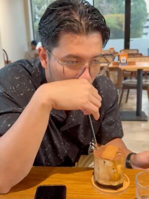 Nana Mahazan Instagram - Ada yang singgah 7baris hari ni.. Siapa ek ni geng? Cuba tag dia 🙈 7iramisu Latte mmg fav! 😘