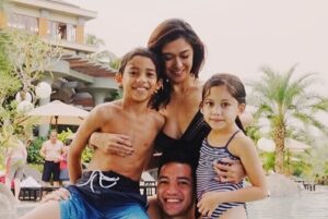 Nana Mirdad Instagram - Happy father's day to the most incredible, patient, loving dad to my kids.
I just want you to know that we are truly blessed to have you as our home❤️
#fathersday #fatherslove #blessedlife #weloveyou