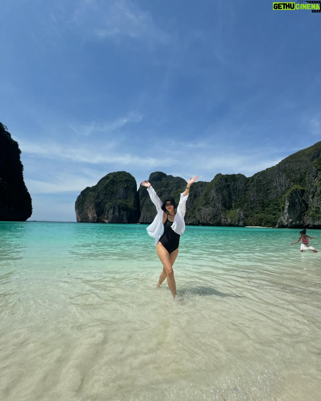 Nana Mirdad - 127.2K Likes - Phuket journal part 1 ✨ Lots of beach time! 😍

#phuket #thewhitesjournal #husbandandwife #summervibes #beachdestination #thailand