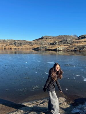 Nana Mirdad Instagram - It's been sunny so it's time to visit the animals 🐐🥳 They are soooo cute! ✨
#newzealand #thewhitesjourney #funthingstodowithkids #winter2025 #mountainscape #mytherapy #beautifulday☀️