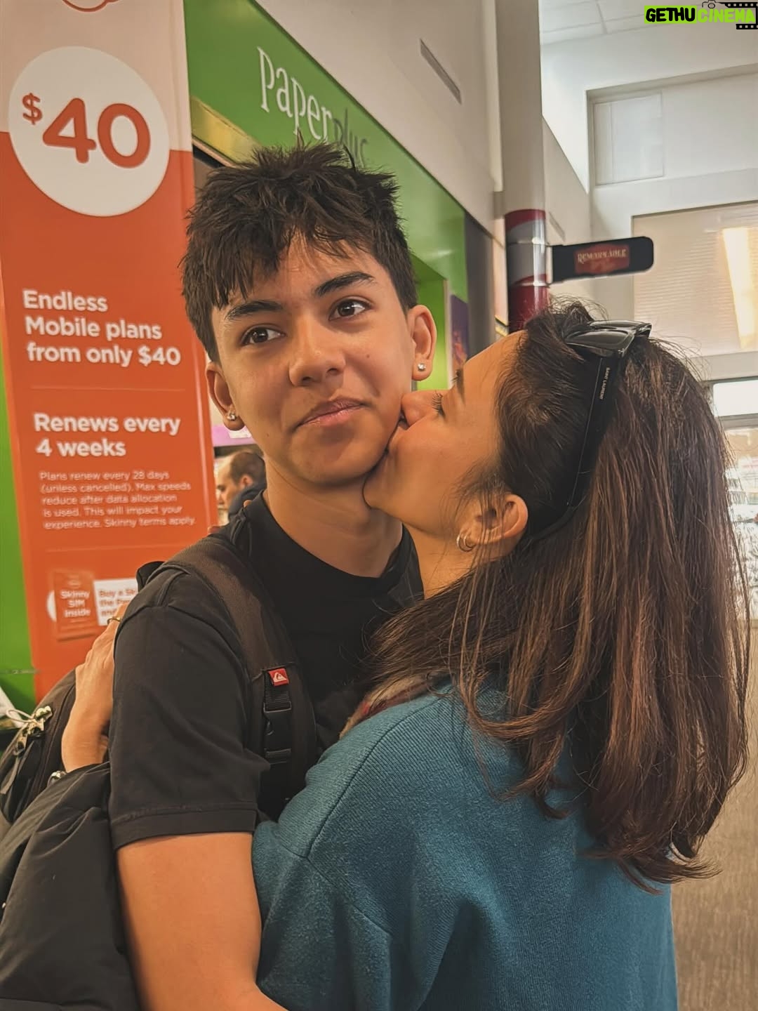 Nana Mirdad - 3 Likes - The moment of realisation, i am currently traveling with " not so little " kids anymore!! 🫣
Masih kebayang saat2nya traveling sama mereka and perlu bawa popok, bawa stroller kemana2, nyesuaiin jam tidur mereka lah kalo mau jalan2... Tiba2 udah pada segede ini ajaaa, asiknya sekarang mereka yang harus nyesuaiin bapak ibunya mau kemana and ngapain 🤪🥰 Definitely more freedom disaat anak2 udah gede gini hehe.. That's the upside! Downside nya ? Makin susah dibilangin karena mereka udah punya opini dan kemauan masing2. Kudu ngajak ribut duluuu kalo mau ajak mereka lakuin sesuatu yang mereka ga tertarik🤣 
Am I right, parentsss ?! 😘
*percayalah.. Banyak moment foto2 ini dimana anak2 remajaku harus dipaksa dulu buat ikut jalan2😆. Namun jadi orang tua kadang kita harus keras kepala and ngotot juga.*
Ujung2nya toh mereka happy, maminya happy, semua happy 🤭
#raisingteenagers 

#thewhitesjournal #queenstown #secondhome #wintertrip #makingmemories #qualitytime #schoolholiday #heavenisaplaceonearth #newzealand
