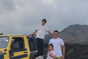 Nana Mirdad Instagram - Happy father's day to the most incredible, patient, loving dad to my kids.
I just want you to know that we are truly blessed to have you as our home❤️
#fathersday #fatherslove #blessedlife #weloveyou