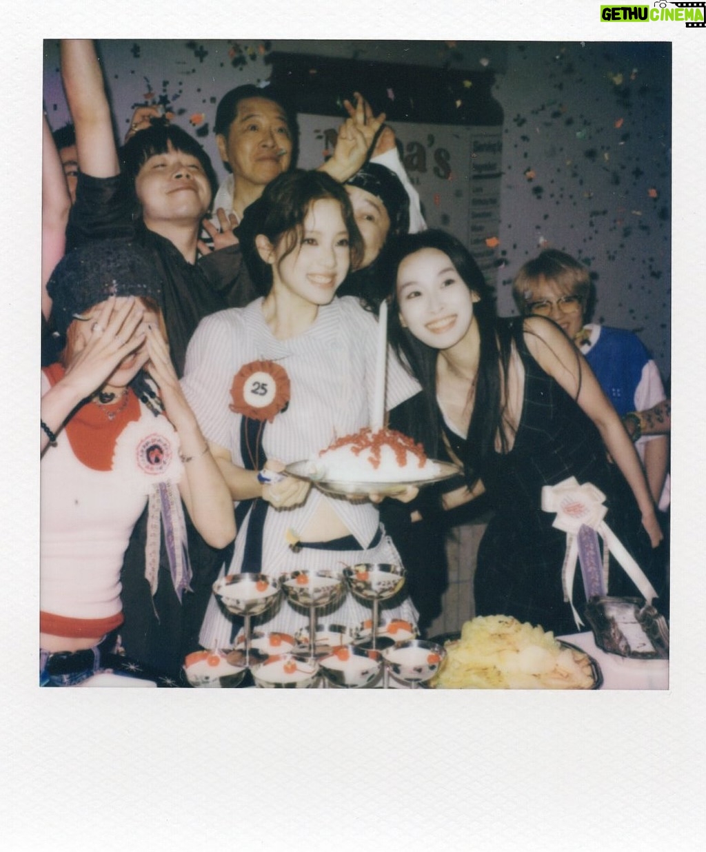 Nana Ou-Yang - 89.8K Likes - 25’
so thankful🍥🧁🍨🍓🎂