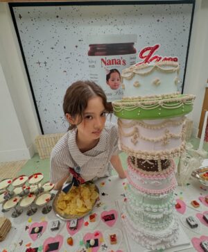 Nana Ou-Yang Instagram - 25’
so thankful🍥🧁🍨🍓🎂