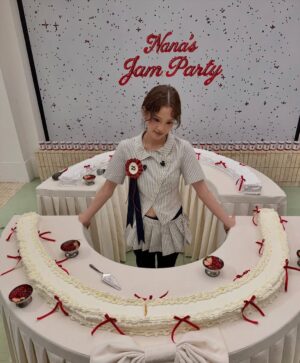 Nana Ou-Yang Instagram - 25’
so thankful🍥🧁🍨🍓🎂