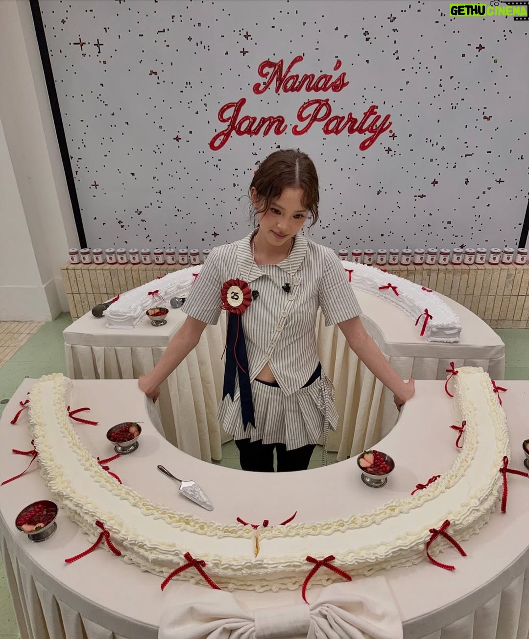 Nana Ou-Yang - 89.8K Likes - 25’
so thankful🍥🧁🍨🍓🎂