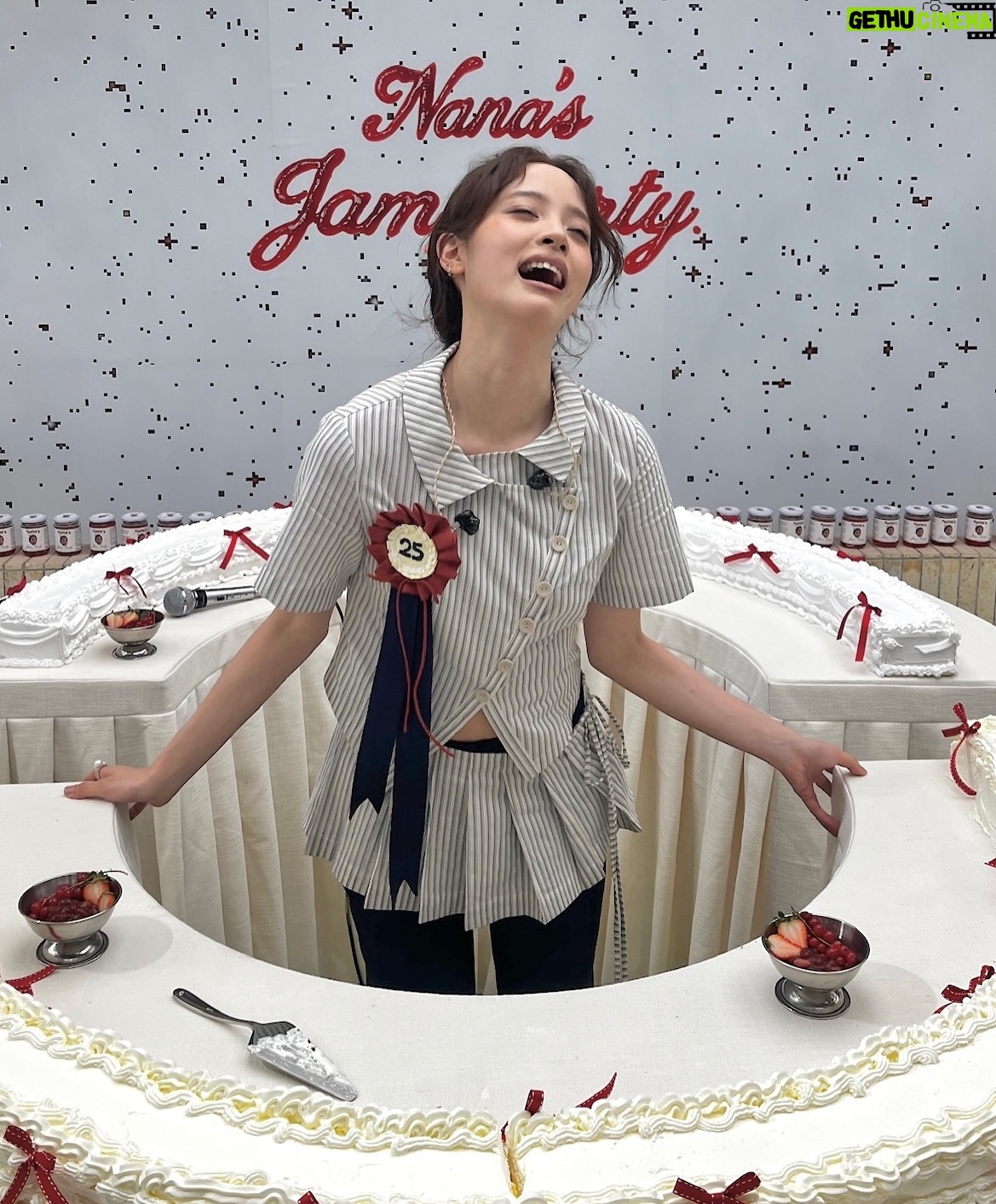 Nana Ou-Yang - 89.8K Likes - 25’
so thankful🍥🧁🍨🍓🎂