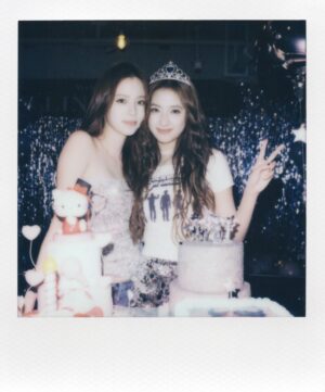 Nana Ou-Yang Instagram - happy 21’ @_didiouyang__
沒想到轉眼你就21歲了 希望你的生活充滿讓自己快樂的人事物
一直保持自己最真的樣子去面對自己選擇的生活 做好自己內心所想就足夠了!謝謝你不只是我的家人 還是我最好的朋友 你的堅定 勇敢補足了我缺失的那一部分 我的小小脆弱也常常能在你那裡得到釋放 謝謝你無條件的照顧 你是那麼的棒 那麼的美好!!繼續加油飽飽 用你的方式在自己的小世界裡發光🩵
二十一是很美好的年紀 願你心之所想,皆成所願。
陪你一起一直到八十歲!