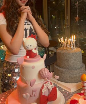 Nana Ou-Yang Instagram - happy 21’ @_didiouyang__
沒想到轉眼你就21歲了 希望你的生活充滿讓自己快樂的人事物
一直保持自己最真的樣子去面對自己選擇的生活 做好自己內心所想就足夠了!謝謝你不只是我的家人 還是我最好的朋友 你的堅定 勇敢補足了我缺失的那一部分 我的小小脆弱也常常能在你那裡得到釋放 謝謝你無條件的照顧 你是那麼的棒 那麼的美好!!繼續加油飽飽 用你的方式在自己的小世界裡發光🩵
二十一是很美好的年紀 願你心之所想,皆成所願。
陪你一起一直到八十歲!
