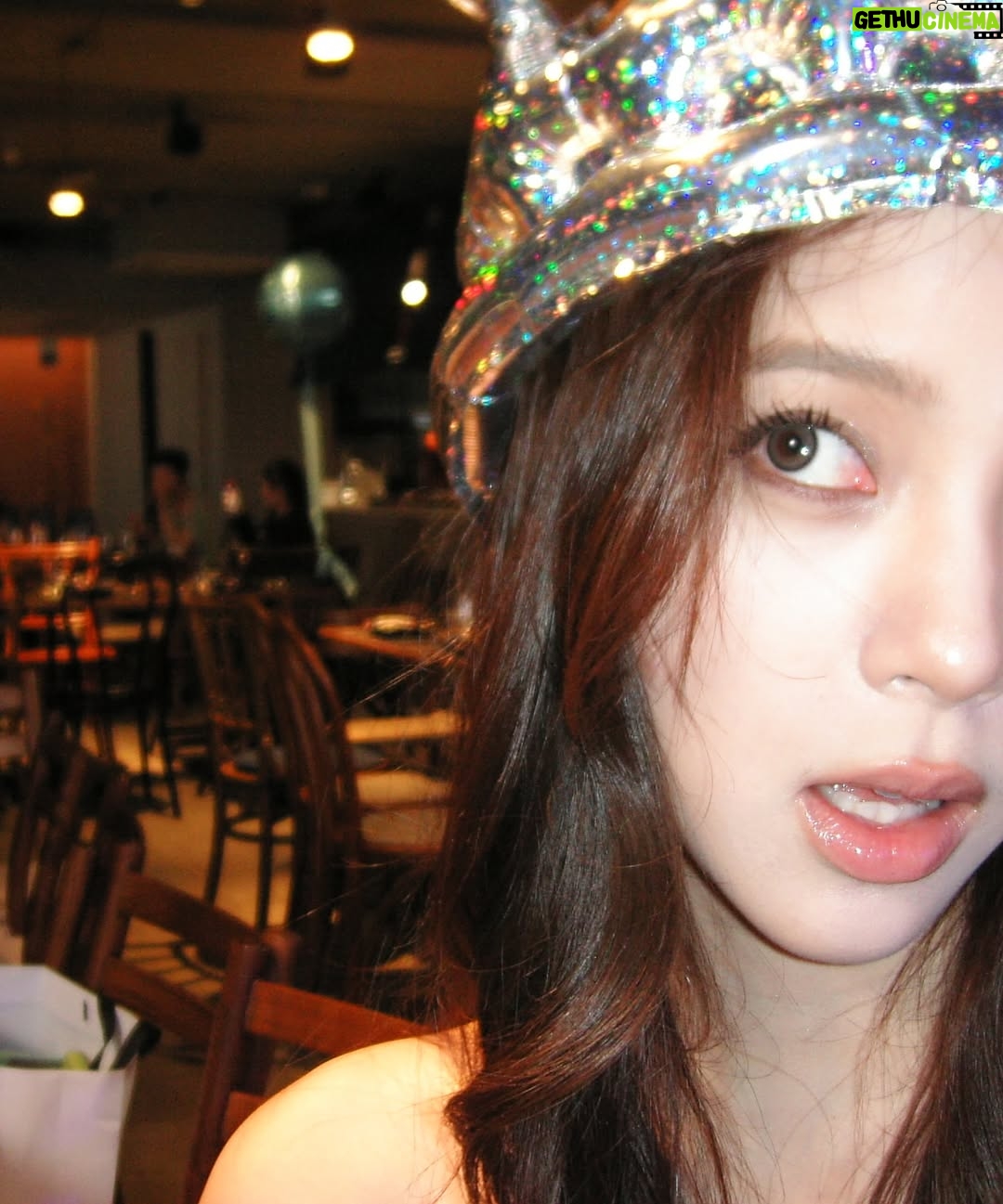 Nana Ou-Yang - 74K Likes -   happy 21’ @_didiouyang__ 

沒想到轉眼你就21歲了 希望你的生活充滿讓自己快樂的人事物
一直保持自己最真的樣子去面對自己選擇的生活 做好自己內心所想就足夠了！謝謝你不只是我的家人 還是我最好的朋友 你的堅定 勇敢補足了我缺失的那一部分 我的小小脆弱也常常能在你那裡得到釋放 謝謝你無條件的照顧 你是那麼的棒 那麼的美好！！繼續加油飽飽 用你的方式在自己的小世界裡發光🩵
二十一是很美好的年紀 願你心之所想，皆成所願。
陪你一起一直到八十歲！