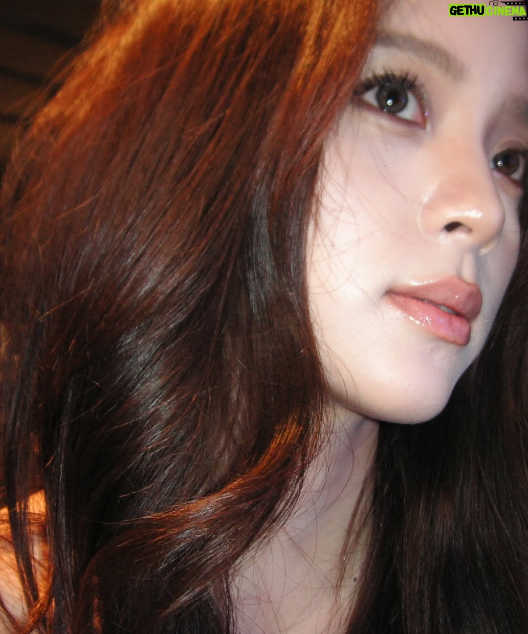 Nana Ou-Yang - 74K Likes -   happy 21’ @_didiouyang__ 

沒想到轉眼你就21歲了 希望你的生活充滿讓自己快樂的人事物
一直保持自己最真的樣子去面對自己選擇的生活 做好自己內心所想就足夠了！謝謝你不只是我的家人 還是我最好的朋友 你的堅定 勇敢補足了我缺失的那一部分 我的小小脆弱也常常能在你那裡得到釋放 謝謝你無條件的照顧 你是那麼的棒 那麼的美好！！繼續加油飽飽 用你的方式在自己的小世界裡發光🩵
二十一是很美好的年紀 願你心之所想，皆成所願。
陪你一起一直到八十歲！