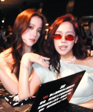 Nana Ou-Yang Instagram - happy 21’ @_didiouyang__
沒想到轉眼你就21歲了 希望你的生活充滿讓自己快樂的人事物
一直保持自己最真的樣子去面對自己選擇的生活 做好自己內心所想就足夠了!謝謝你不只是我的家人 還是我最好的朋友 你的堅定 勇敢補足了我缺失的那一部分 我的小小脆弱也常常能在你那裡得到釋放 謝謝你無條件的照顧 你是那麼的棒 那麼的美好!!繼續加油飽飽 用你的方式在自己的小世界裡發光🩵
二十一是很美好的年紀 願你心之所想,皆成所願。
陪你一起一直到八十歲!