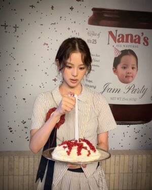 Nana Ou-Yang Instagram -   extra candle on the cake🍓🍨