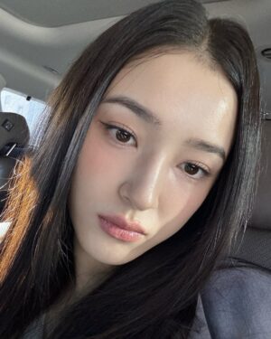 Nancy Jewel McDonie Instagram - 크리스마스 이브에
@j_oo.e_0en 주이가 네일샵을 차렸다구?!❤️🎄
당장 달려가아아ㅏㅏ 유투브 채널오픈 축하행👏🏻👏🏻