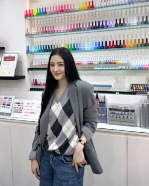 Nancy Jewel McDonie Instagram - 크리스마스 이브에
@j_oo.e_0en 주이가 네일샵을 차렸다구?!❤️🎄
당장 달려가아아ㅏㅏ 유투브 채널오픈 축하행👏🏻👏🏻