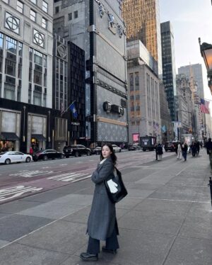 Nancy Jewel McDonie Instagram - Wandering the big city
#광고 @nicknicole_official #닉앤니콜 #NICKNICOLE #ROSE