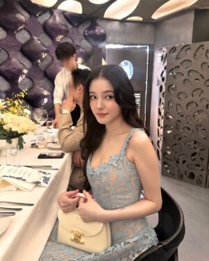 Nancy Jewel McDonie Instagram - #협찬 Thankyou for having me at your beautiful dinner🩵
@staceybendet @aliceandolivia