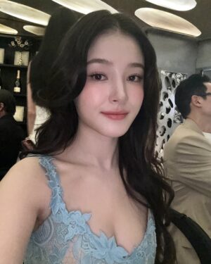 Nancy Jewel McDonie Instagram - #협찬 Thankyou for having me at your beautiful dinner🩵
@staceybendet @aliceandolivia