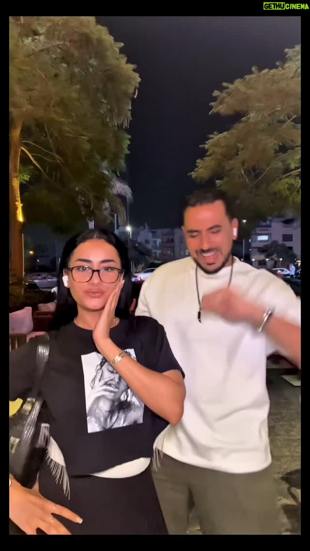 Nancy Salah - 0.9K Likes - نانسي صلاح تتحب ب كيرلي او من غير 😍😂