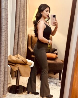 Nandani Sharma Instagram - 🔥Mehnat🔥
#nandu512