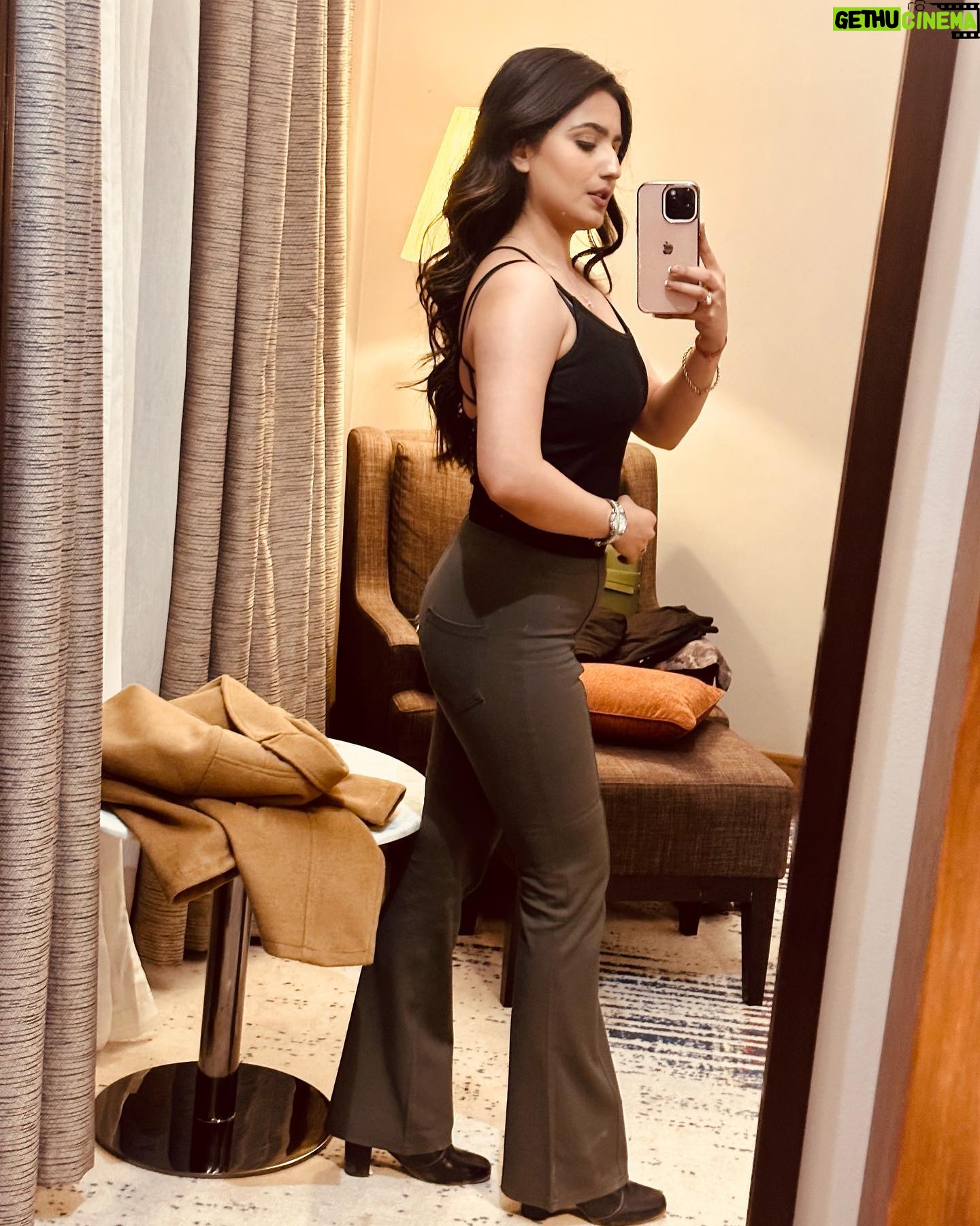Nandani Sharma - 80.2K Likes - 🔥Mehnat🔥

#nandu512