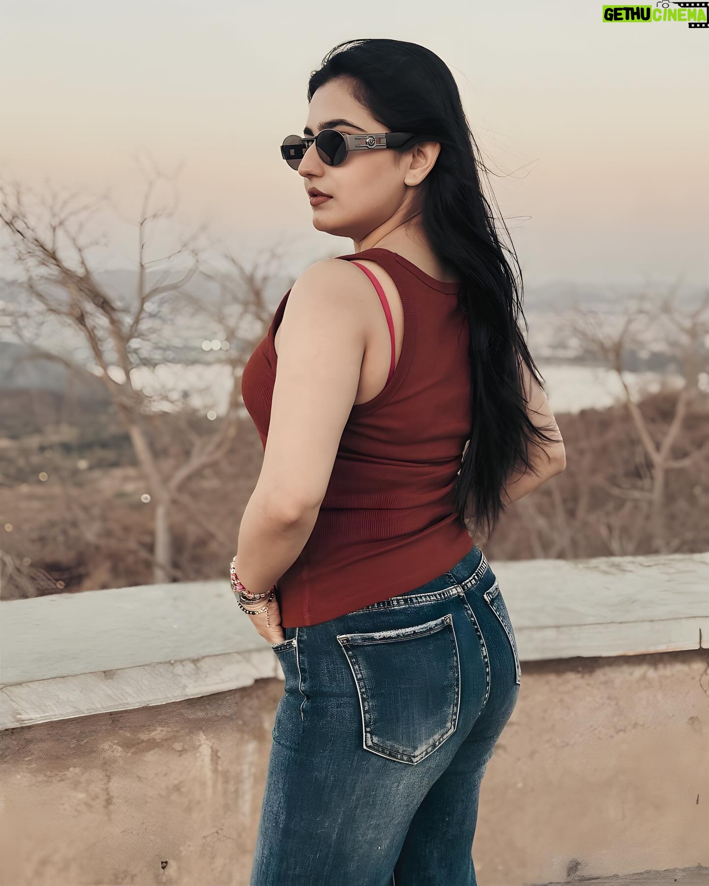 Nandani Sharma - 82.3K Likes - Babli badmash hai 🔥

#nandu512 #nandanisharma