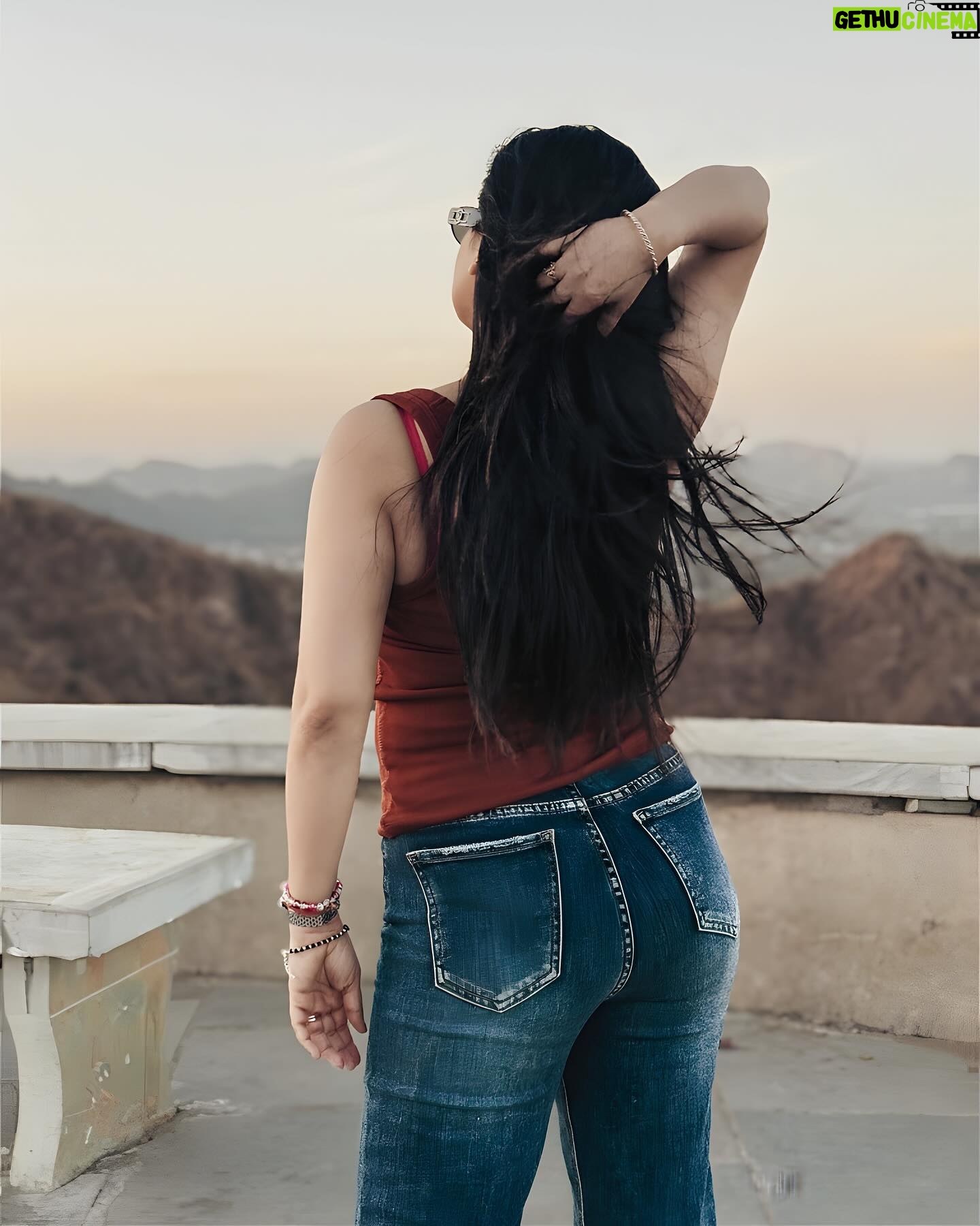 Nandani Sharma - 82.3K Likes - Babli badmash hai 🔥

#nandu512 #nandanisharma