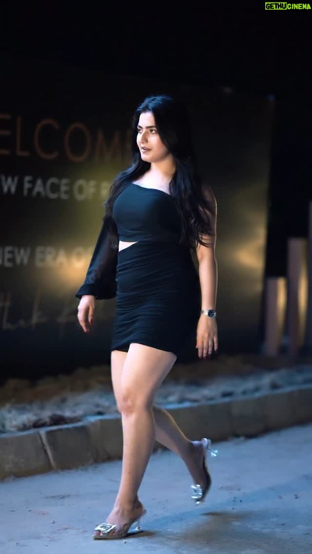 Nandani Sharma - 399.1K Likes - Western on demand 🔥