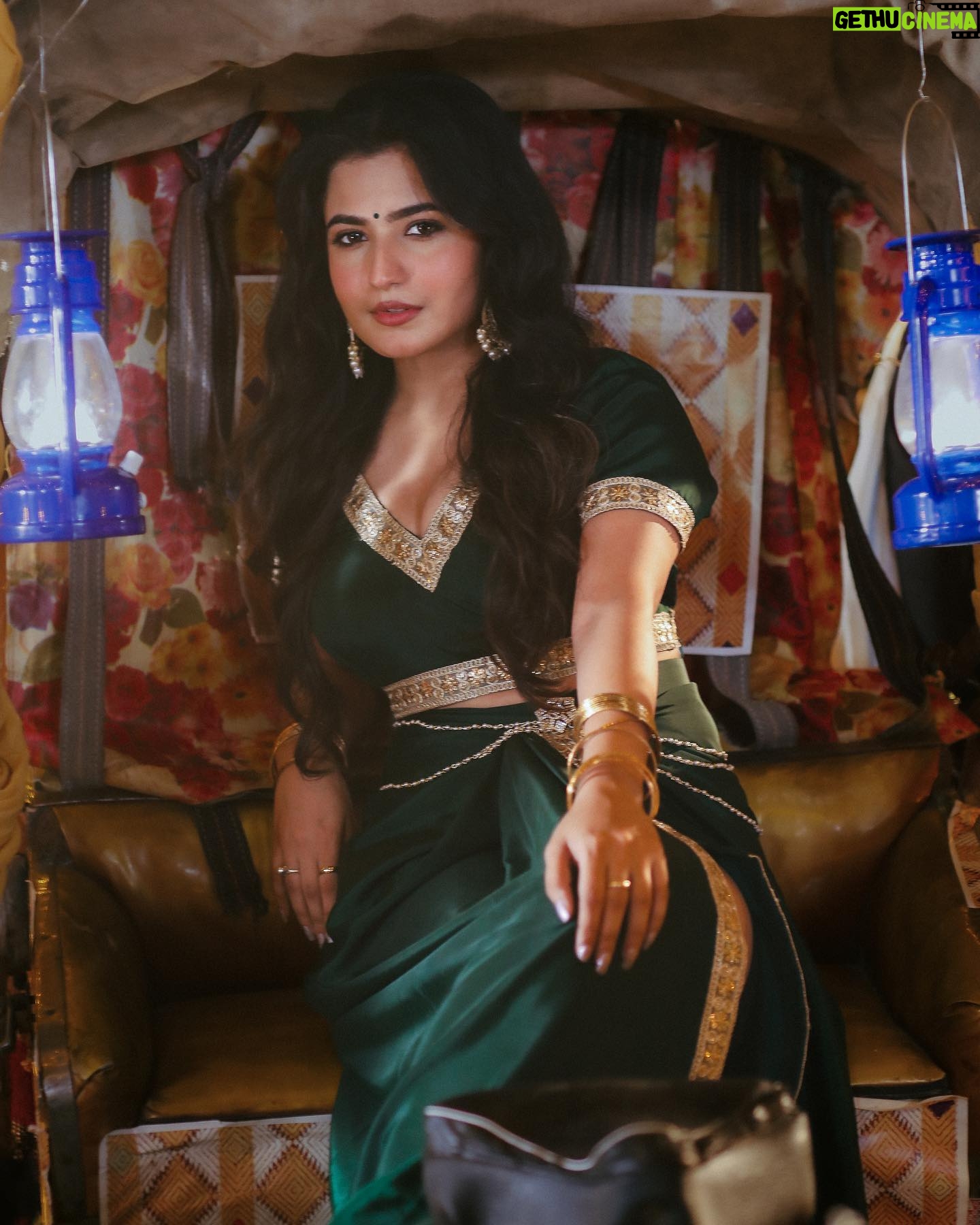 Nandani Sharma - 138.1K Likes - Something exciting is coming soon 🔥💥

#nandu512