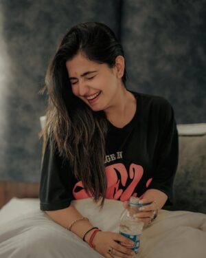 Nandani Sharma Instagram - 😀🤭
#nandu512