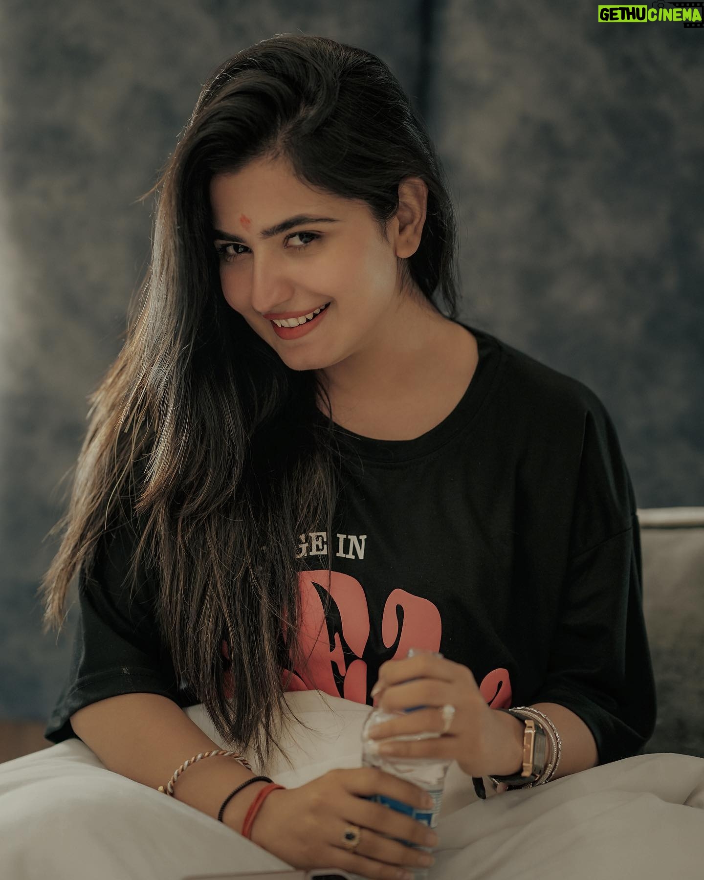 Nandani Sharma - 84.6K Likes - 😀🤭

#nandu512