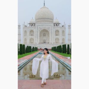 Nandani Sharma Instagram - MOHABBAT - E - NAZRANA ❤️TAJ MAHAL❤️
#nandu512