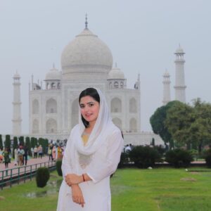 Nandani Sharma Instagram - MOHABBAT - E - NAZRANA ❤️TAJ MAHAL❤️
#nandu512
