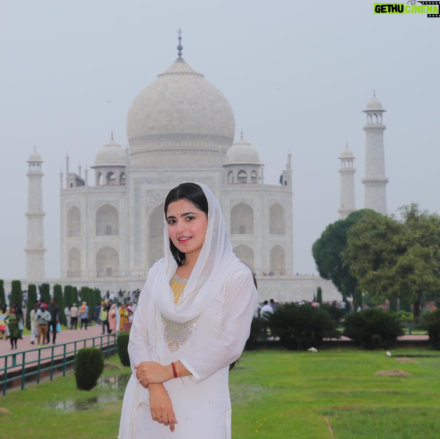Nandani Sharma - 80.7K Likes - MOHABBAT - E - NAZRANA ❤️TAJ MAHAL❤️

#nandu512
