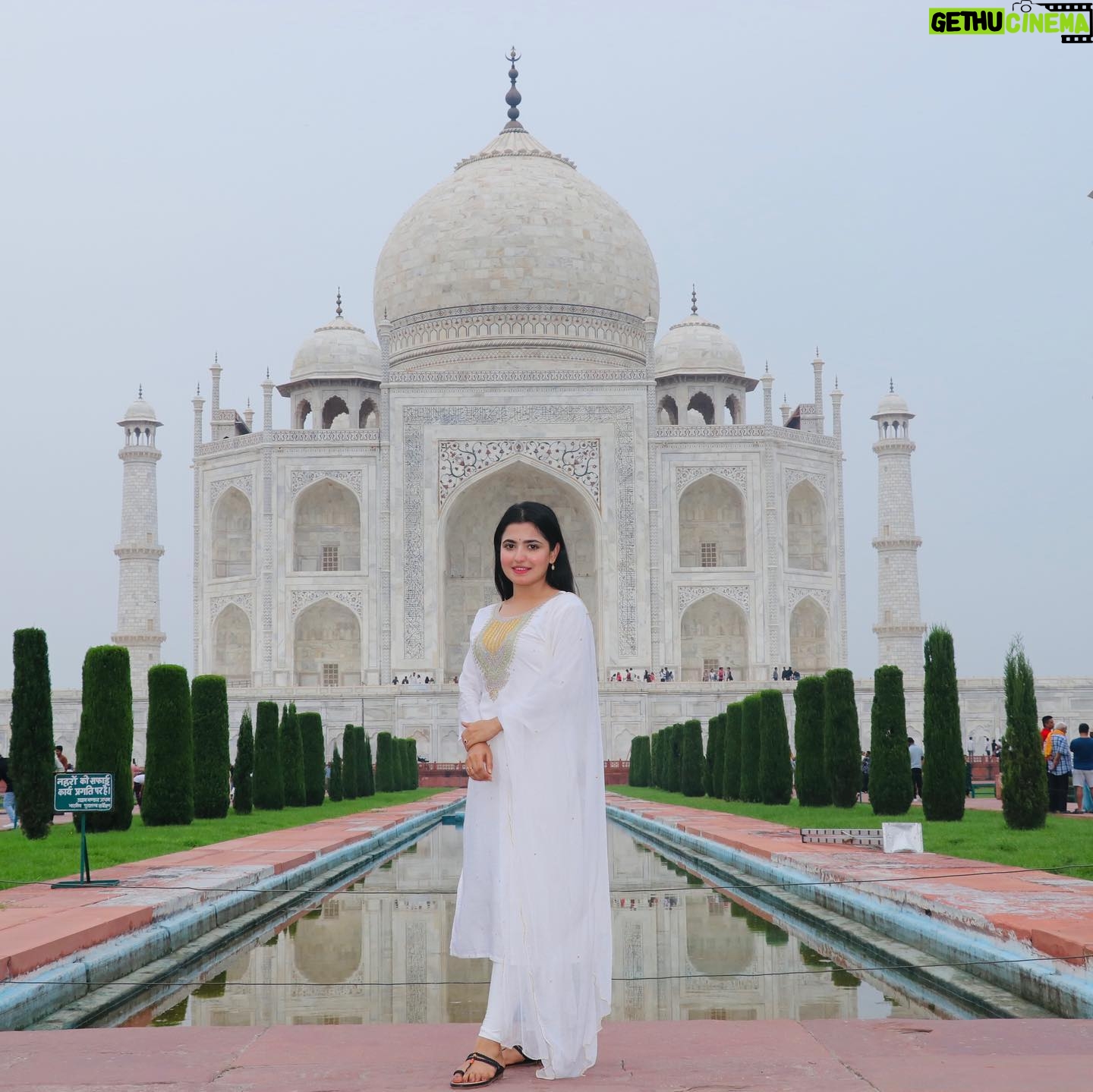 Nandani Sharma - 80.7K Likes - MOHABBAT - E - NAZRANA ❤️TAJ MAHAL❤️

#nandu512