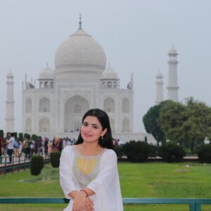 Nandani Sharma Instagram - MOHABBAT - E - NAZRANA ❤️TAJ MAHAL❤️
#nandu512